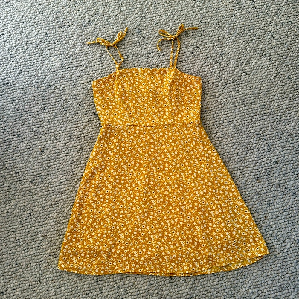 Yellow ditsy floral sundress Girls Medium
Walking on Sunshine